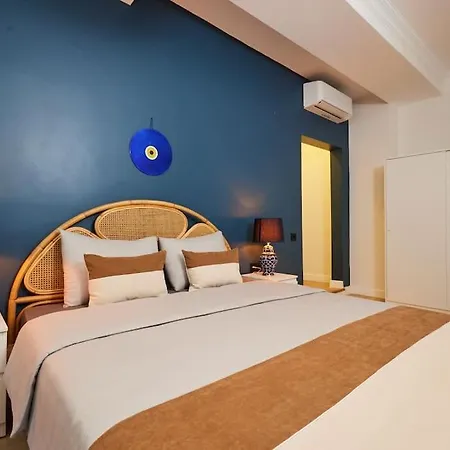 2br Apt With Private Terrace Near Galata Tower 2 * イスタンブール