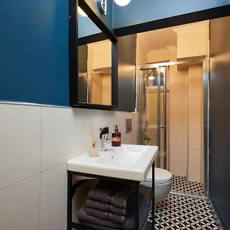 2br Apt With Private Terrace Near Galata Tower 2